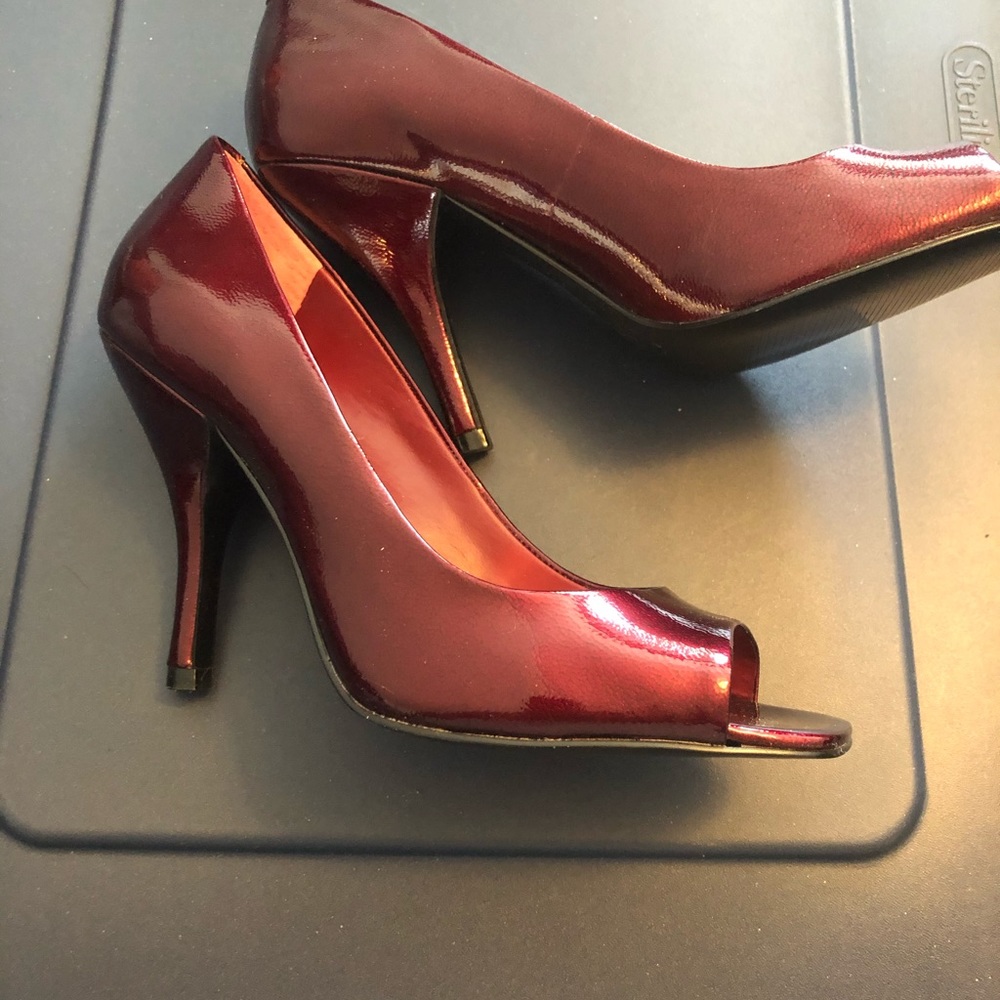 Sexy BCBG heal. Never worn.